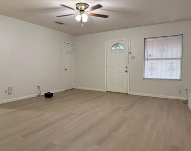 308 E Lola Dr - Photo Thumbnail 2