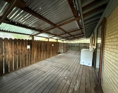 308 E Lola Dr - Photo Thumbnail 18
