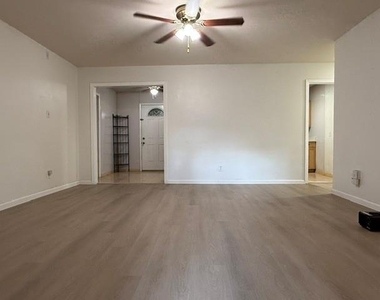 308 E Lola Dr - Photo Thumbnail 3