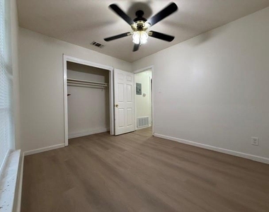 308 E Lola Dr - Photo Thumbnail 12