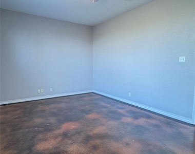 126 Sandstone Dr - Photo Thumbnail 5