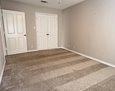 126 Sandstone Dr - Photo Thumbnail 6