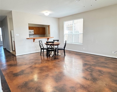 126 Sandstone Dr - Photo Thumbnail 1