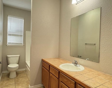 126 Sandstone Dr - Photo Thumbnail 4