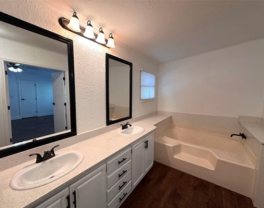 305 Cougar Ave N - Photo Thumbnail 13