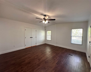 305 Cougar Ave N - Photo Thumbnail 10