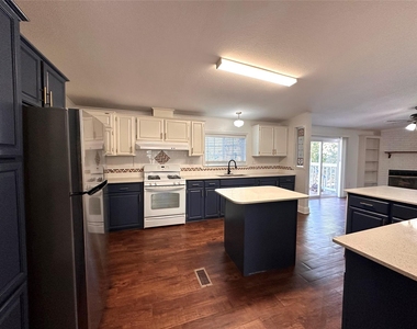 305 Cougar Ave N - Photo Thumbnail 6