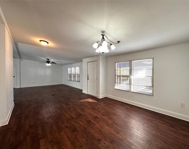 305 Cougar Ave N - Photo Thumbnail 5