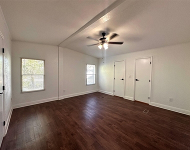 305 Cougar Ave N - Photo Thumbnail 9