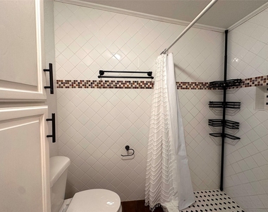 305 Cougar Ave N - Photo Thumbnail 14