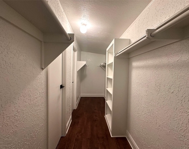305 Cougar Ave N - Photo Thumbnail 11