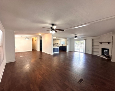 305 Cougar Ave N - Photo Thumbnail 3