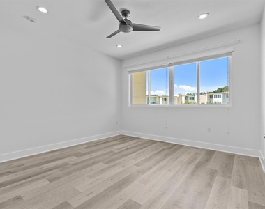 604 N Bluff Dr - Photo Thumbnail 10
