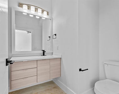 604 N Bluff Dr - Photo Thumbnail 13