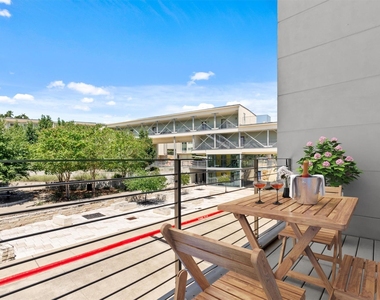 604 N Bluff Dr - Photo Thumbnail 3