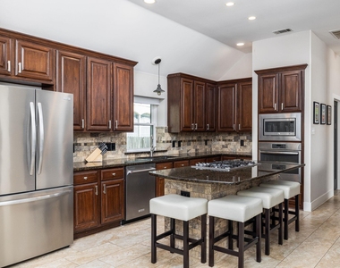 10025 Scull Creek Dr - Photo Thumbnail 8