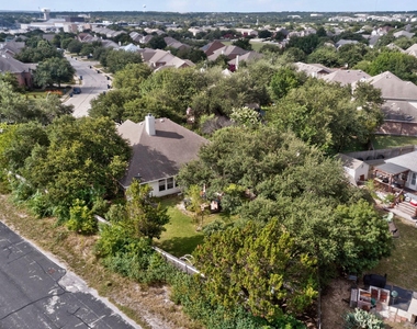 2400 White Stallion Way - Photo Thumbnail 36