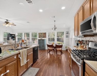 2400 White Stallion Way - Photo Thumbnail 10