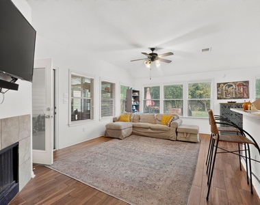 2400 White Stallion Way - Photo Thumbnail 8
