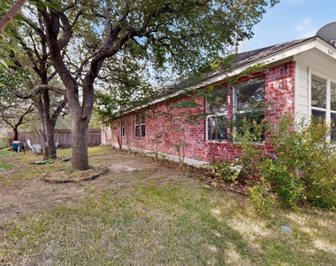 2400 White Stallion Way - Photo Thumbnail 30