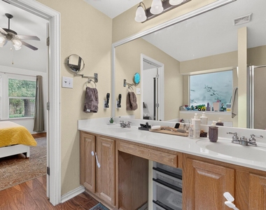 2400 White Stallion Way - Photo Thumbnail 20