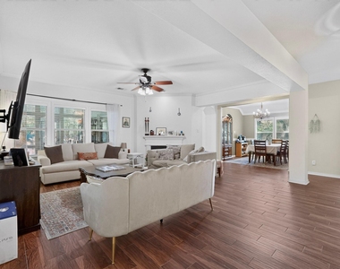 2400 White Stallion Way - Photo Thumbnail 15