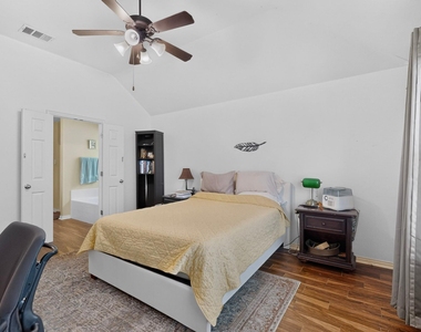 2400 White Stallion Way - Photo Thumbnail 17