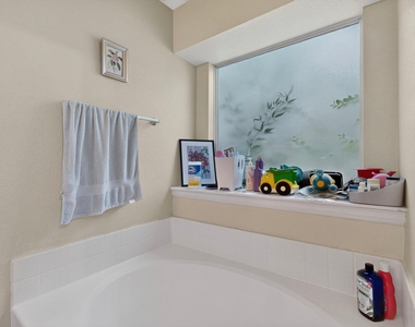 2400 White Stallion Way - Photo Thumbnail 21
