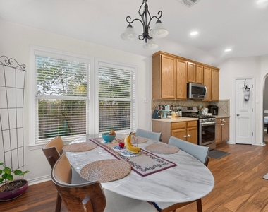 2400 White Stallion Way - Photo Thumbnail 13