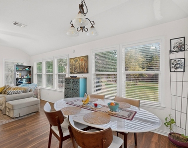 2400 White Stallion Way - Photo Thumbnail 7