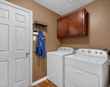 2400 White Stallion Way - Photo Thumbnail 28