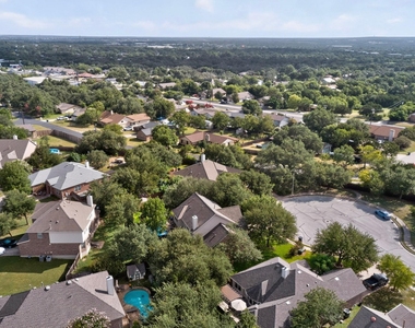 2400 White Stallion Way - Photo Thumbnail 37