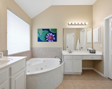 12909 Majestic Oaks Dr - Photo Thumbnail 19