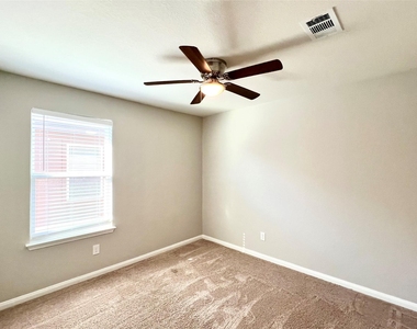 1033 Riverdale Cv - Photo Thumbnail 5