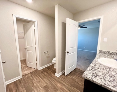 1033 Riverdale Cv - Photo Thumbnail 14