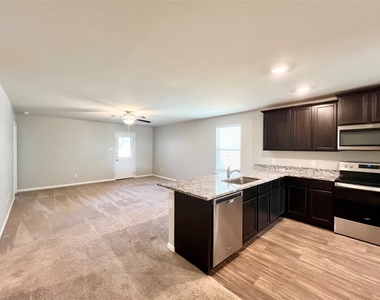 1033 Riverdale Cv - Photo Thumbnail 11