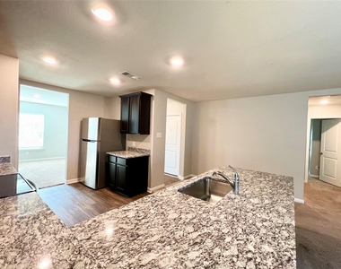 1033 Riverdale Cv - Photo Thumbnail 8