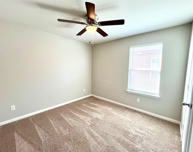 1033 Riverdale Cv - Photo Thumbnail 4