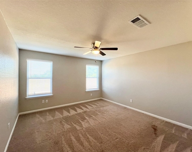 1033 Riverdale Cv - Photo Thumbnail 12