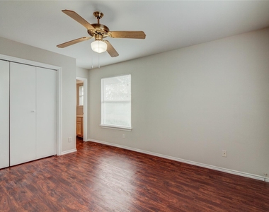 2211 Creekside C Ln - Photo Thumbnail 20
