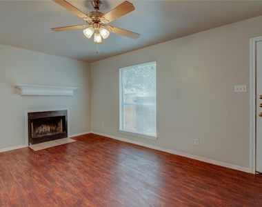 2211 Creekside C Ln - Photo Thumbnail 5