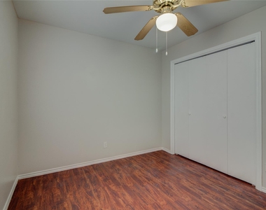 2211 Creekside C Ln - Photo Thumbnail 15