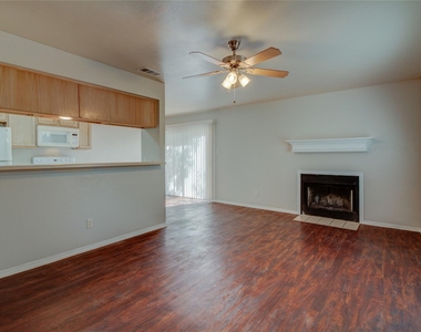 2211 Creekside C Ln - Photo Thumbnail 3