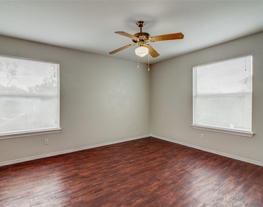 2211 Creekside C Ln - Photo Thumbnail 19