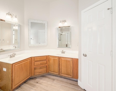 11001 Jockey Bluff Dr - Photo Thumbnail 16