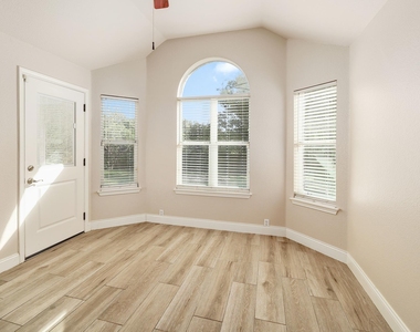 11001 Jockey Bluff Dr - Photo Thumbnail 5