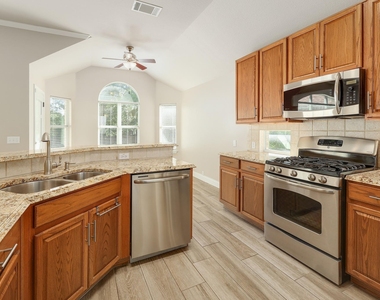 11001 Jockey Bluff Dr - Photo Thumbnail 8