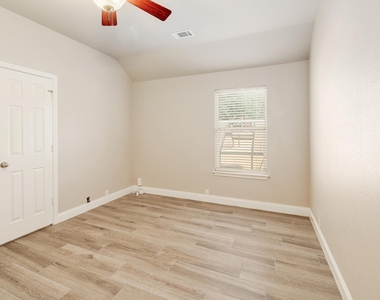 11001 Jockey Bluff Dr - Photo Thumbnail 19