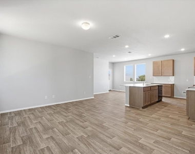 2714 Foss Rd - Photo Thumbnail 8