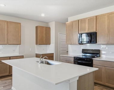 2714 Foss Rd - Photo Thumbnail 11